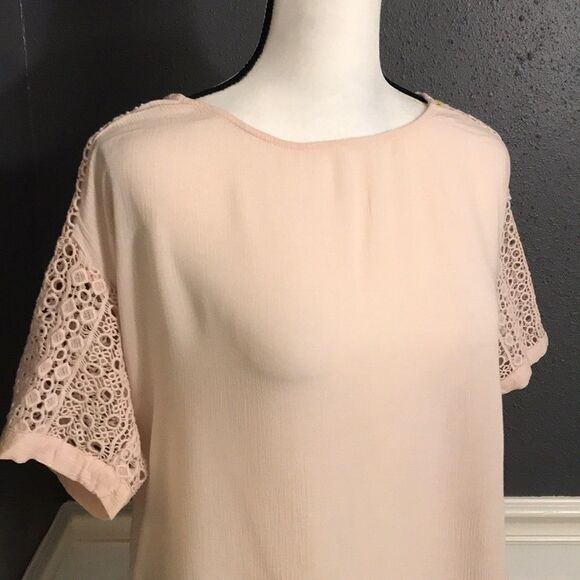 D2 by Daniel Rainn Crocheted shoulder blouse - Picture 3 of 4